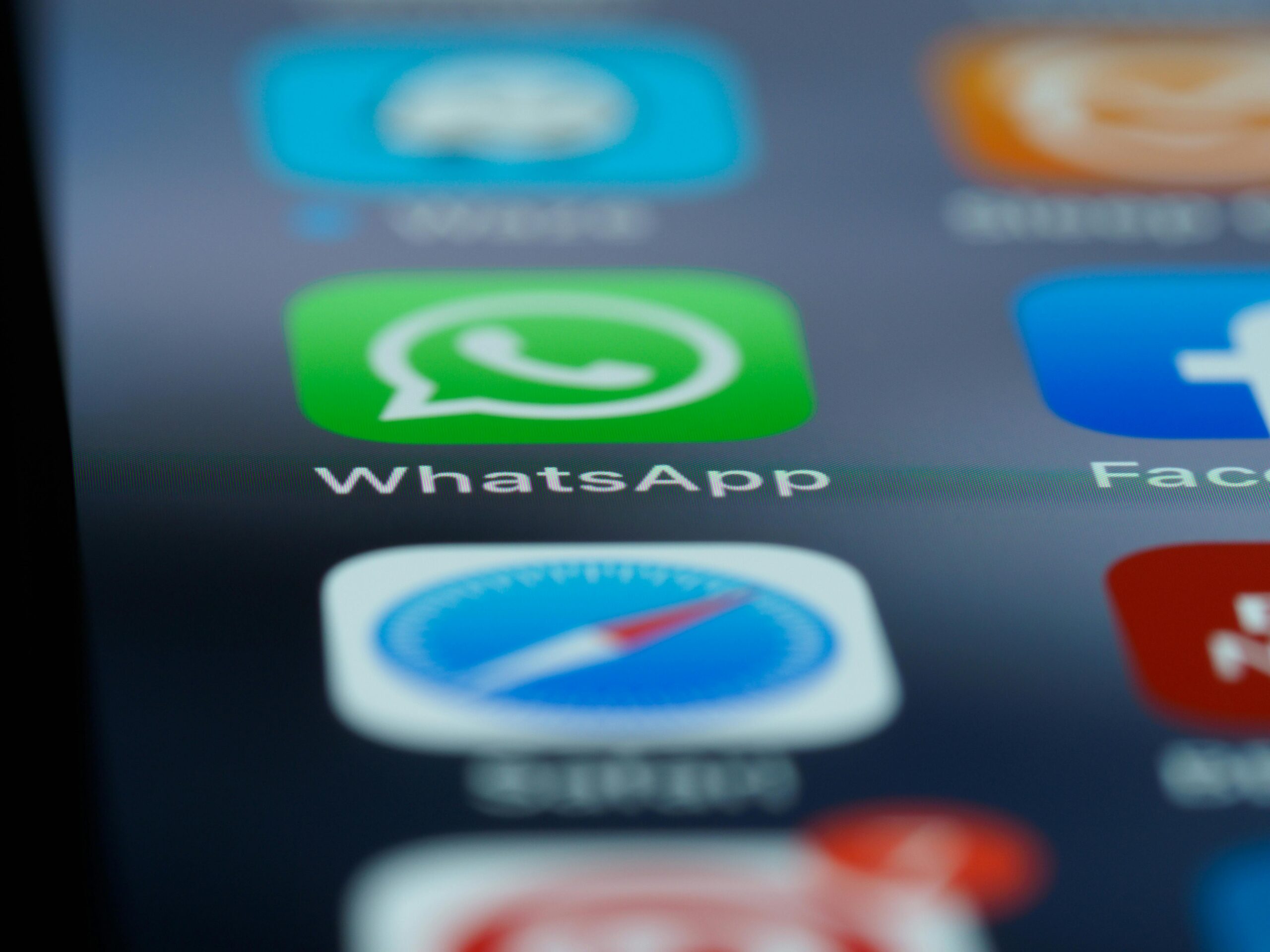 How People Are Making Money from WhatsApp Status in 2026